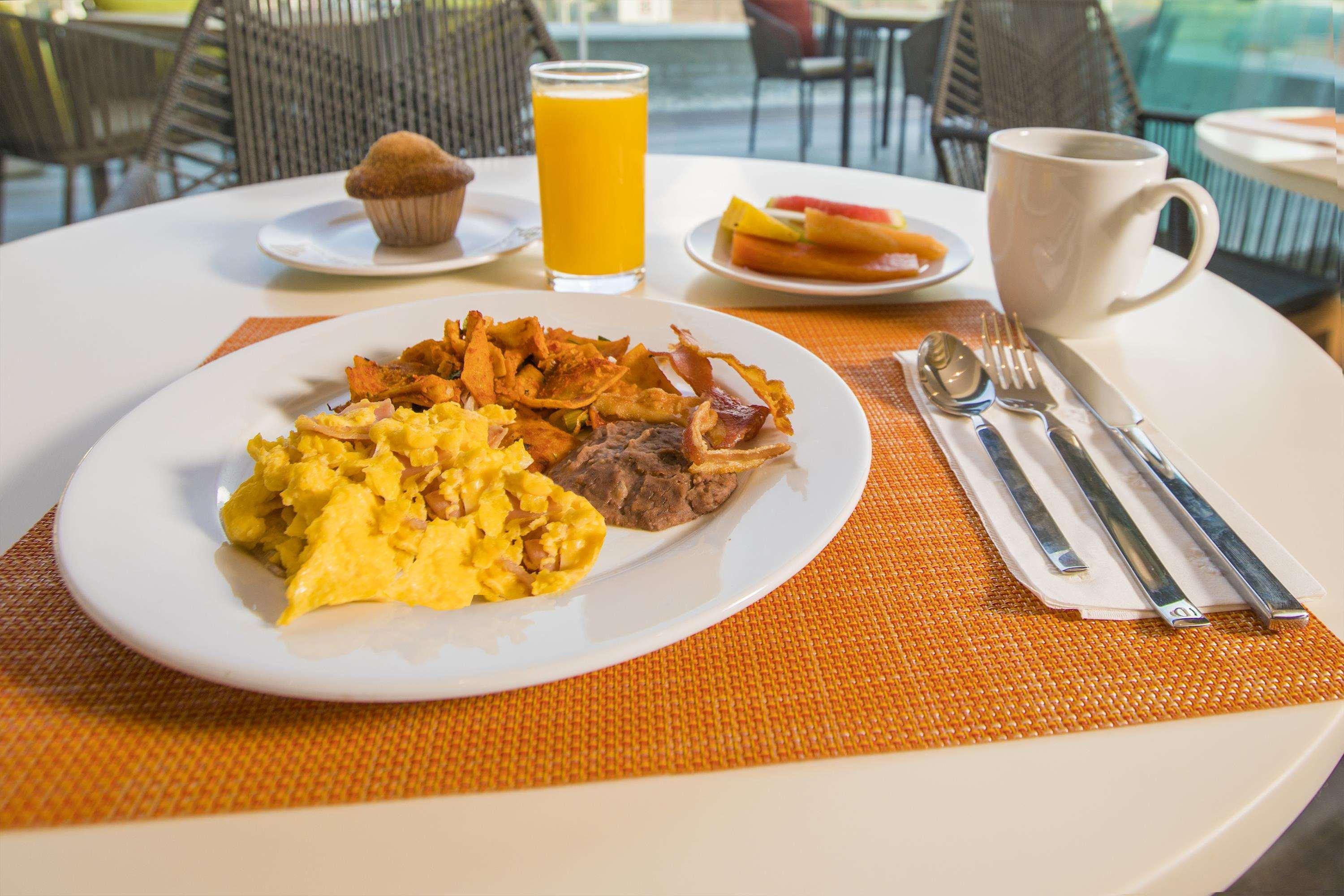 Hilton Garden Inn Silao Aeropuerto Bajio ภายนอก รูปภาพ