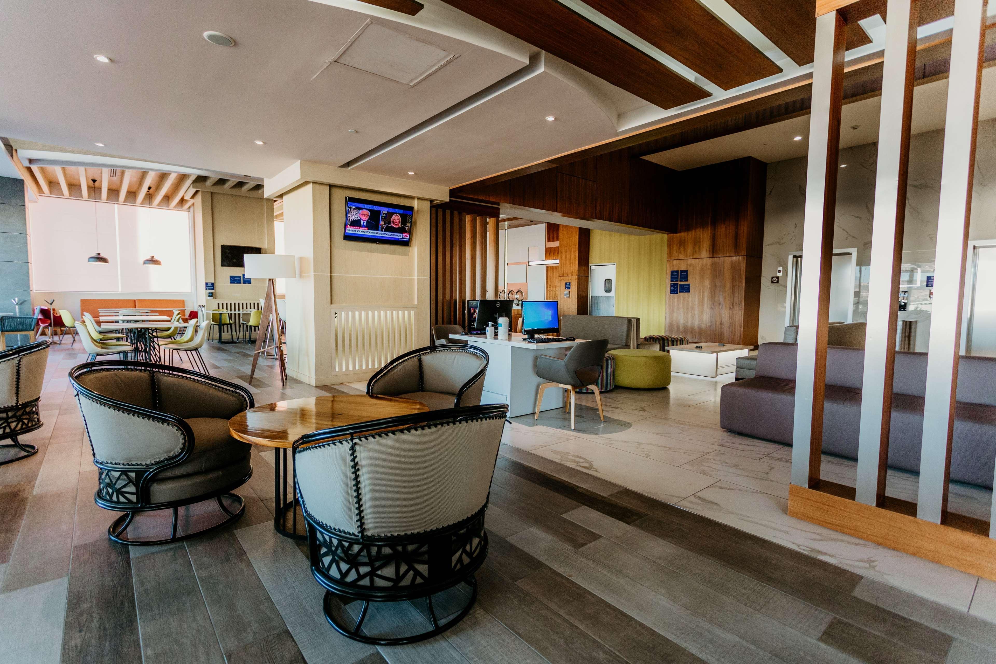 Hilton Garden Inn Silao Aeropuerto Bajio ภายนอก รูปภาพ