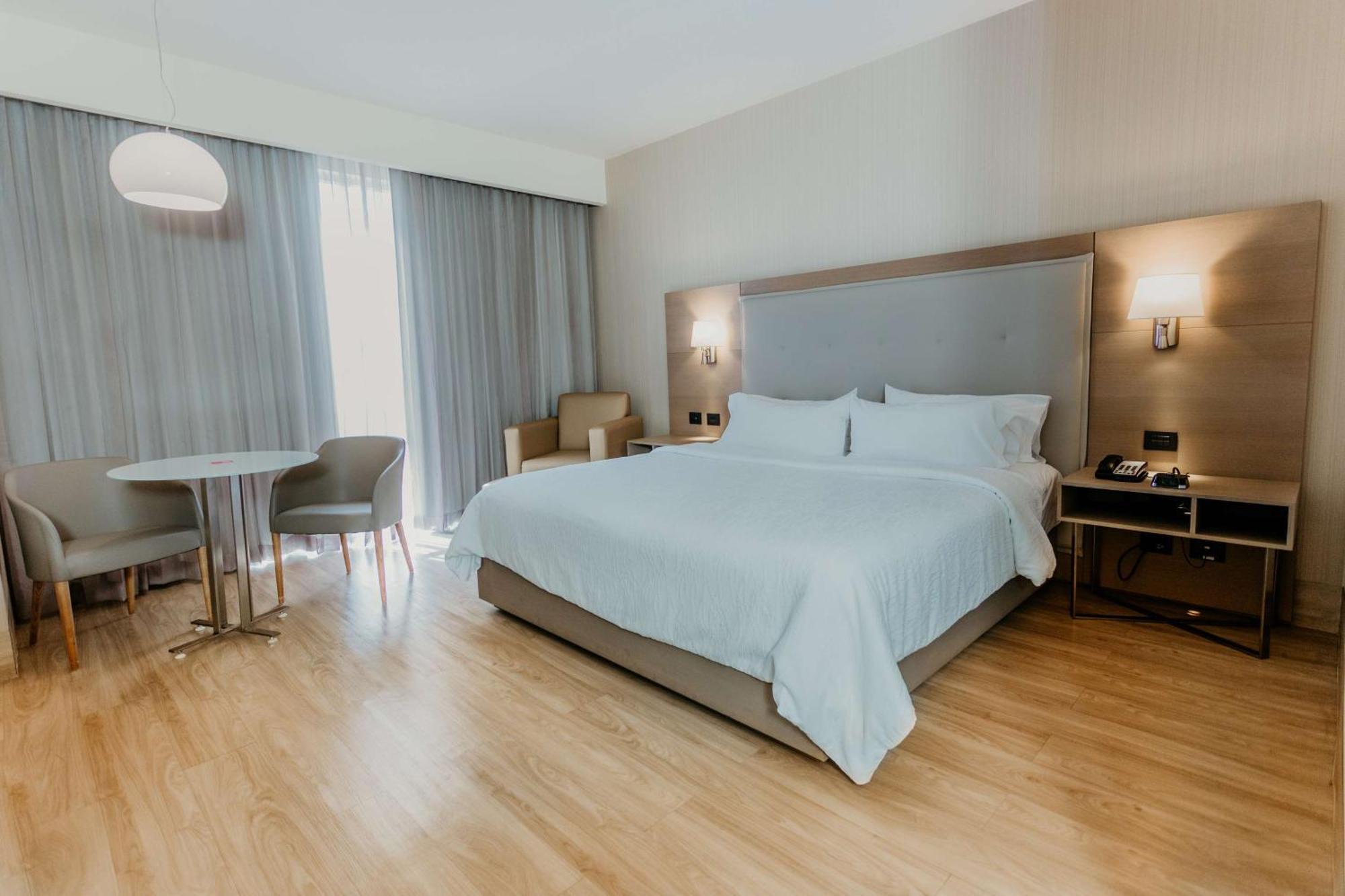 Hilton Garden Inn Silao Aeropuerto Bajio ภายนอก รูปภาพ