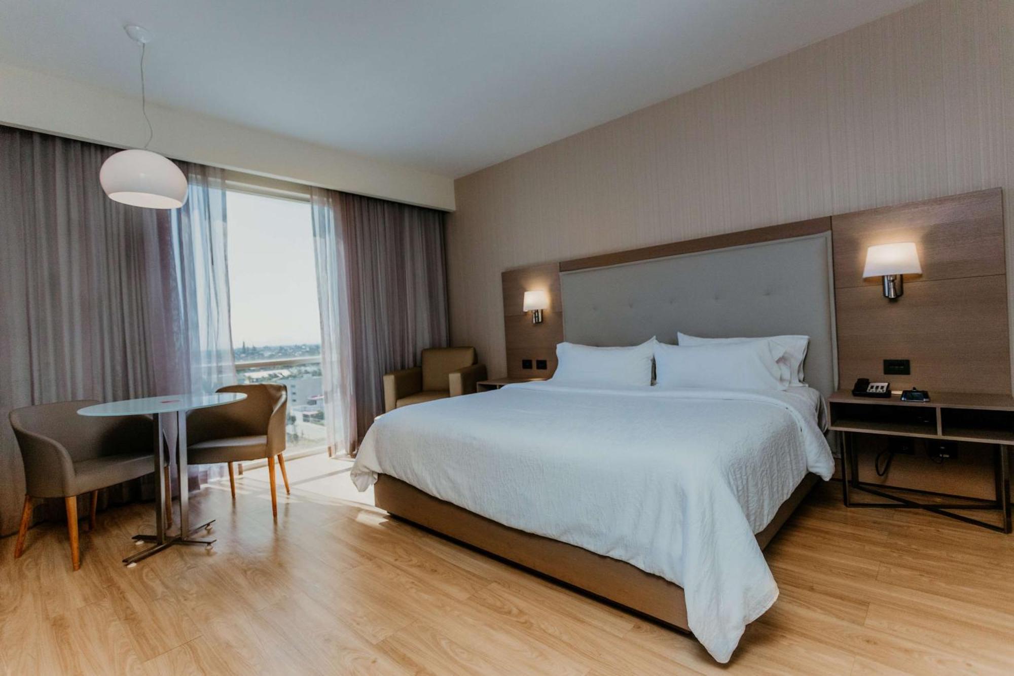 Hilton Garden Inn Silao Aeropuerto Bajio ภายนอก รูปภาพ