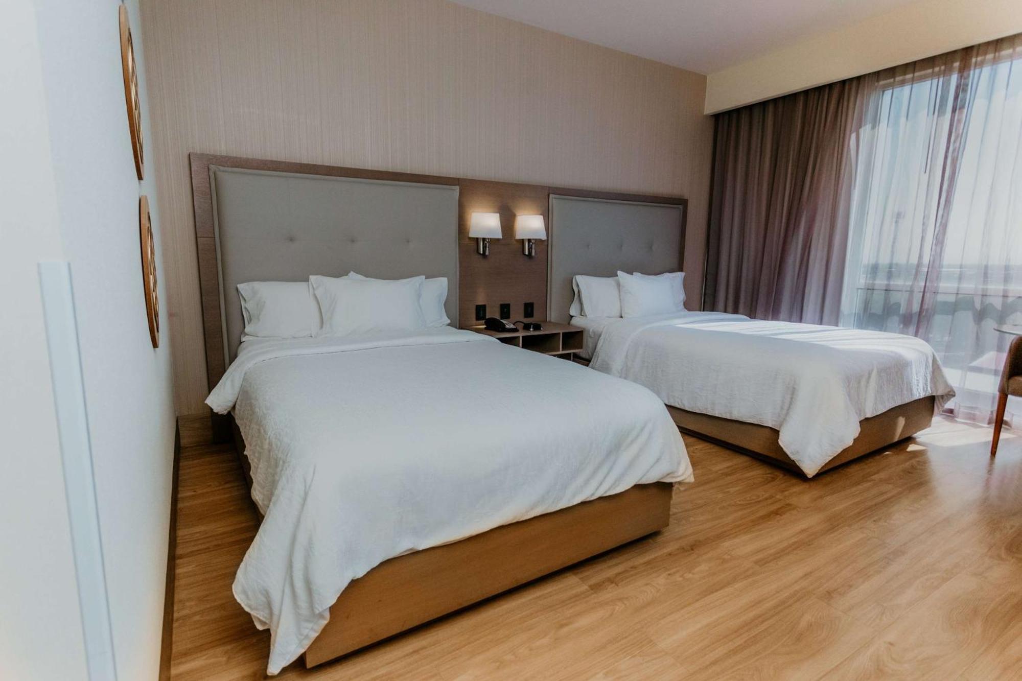 Hilton Garden Inn Silao Aeropuerto Bajio ภายนอก รูปภาพ