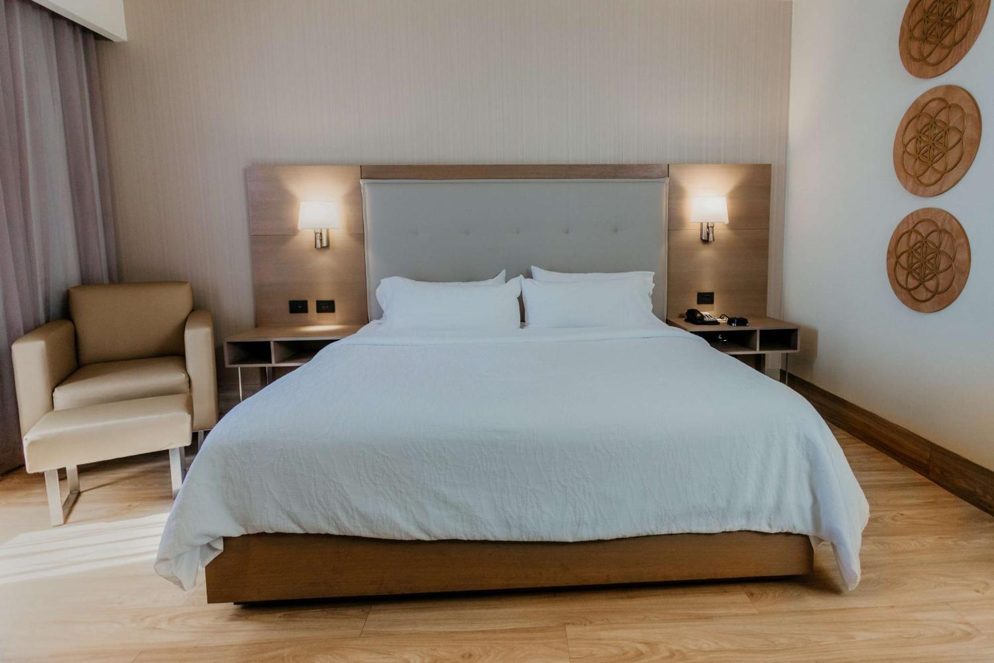 Hilton Garden Inn Silao Aeropuerto Bajio ภายนอก รูปภาพ