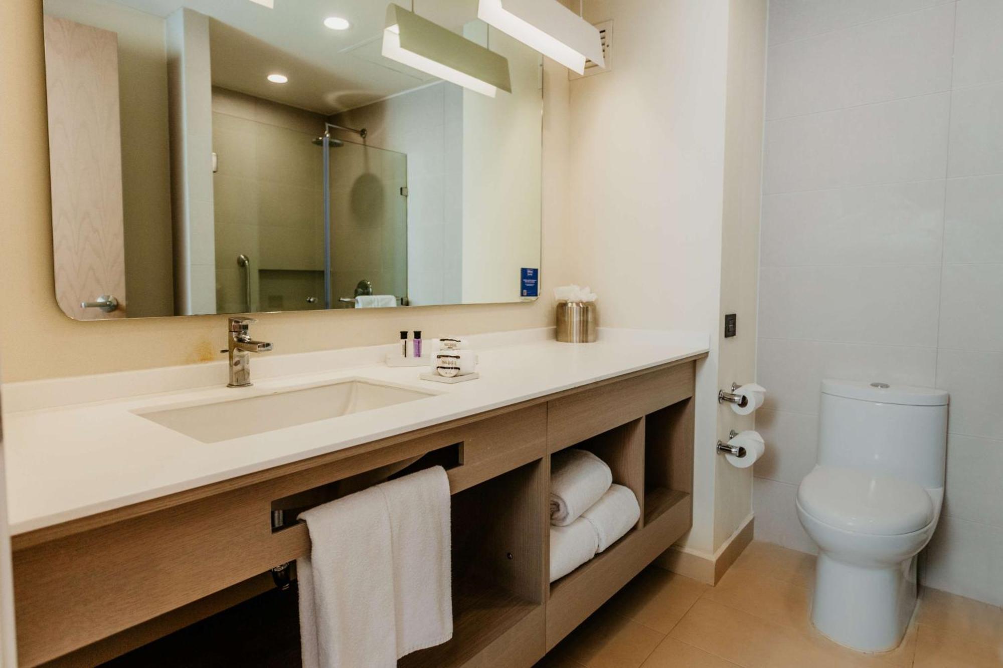 Hilton Garden Inn Silao Aeropuerto Bajio ภายนอก รูปภาพ
