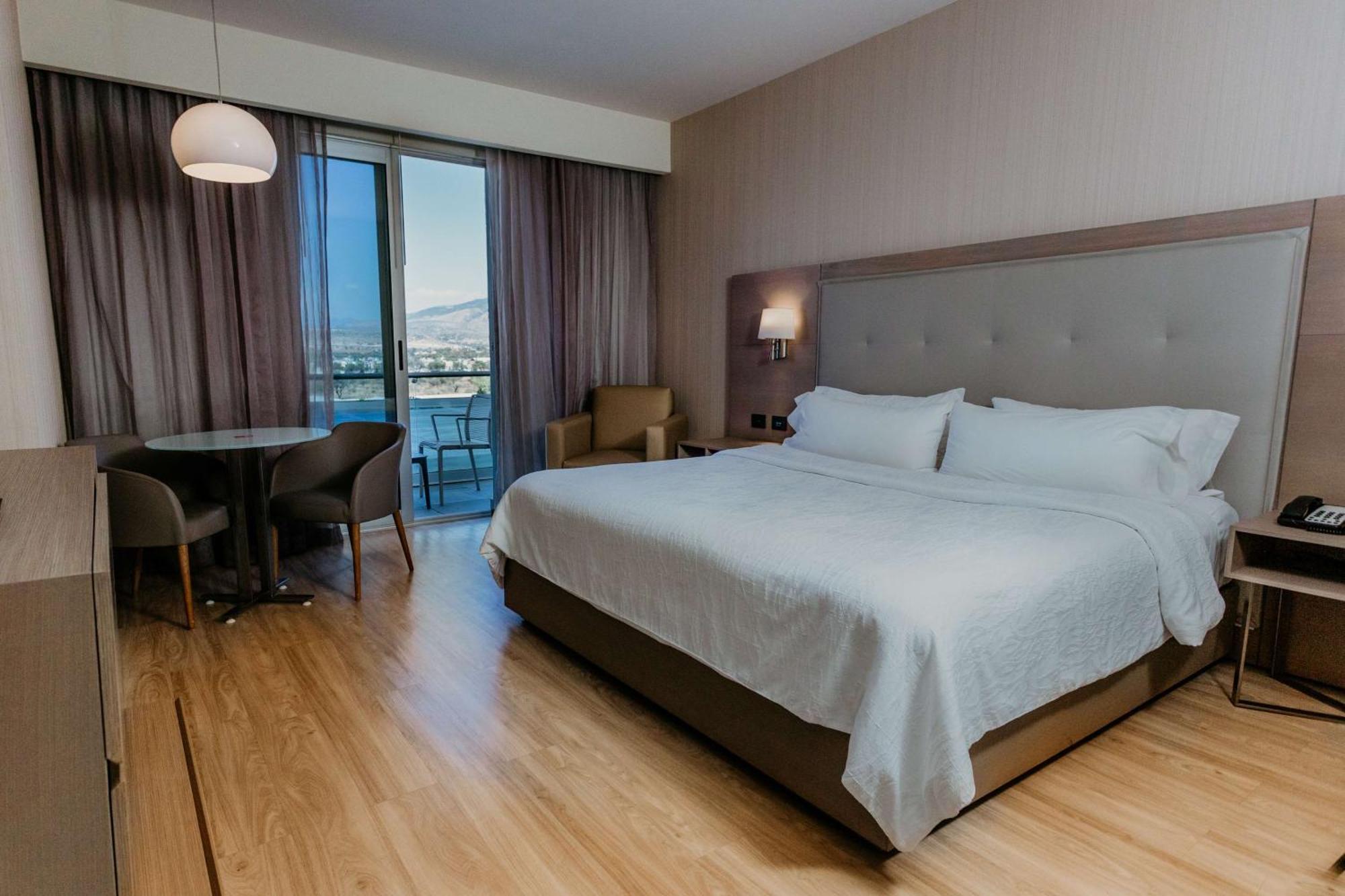 Hilton Garden Inn Silao Aeropuerto Bajio ภายนอก รูปภาพ