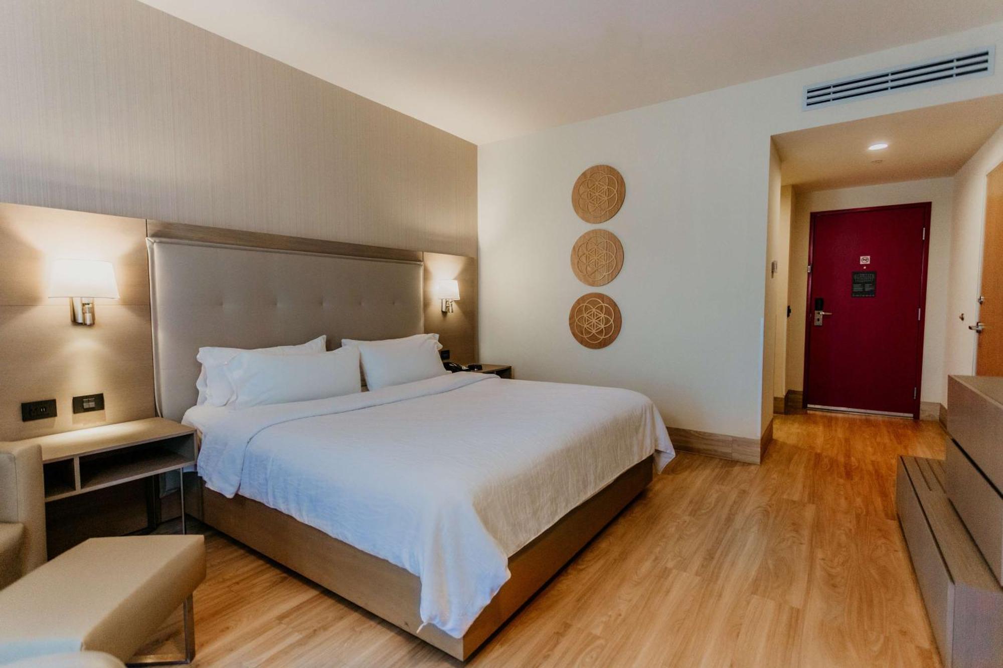 Hilton Garden Inn Silao Aeropuerto Bajio ภายนอก รูปภาพ