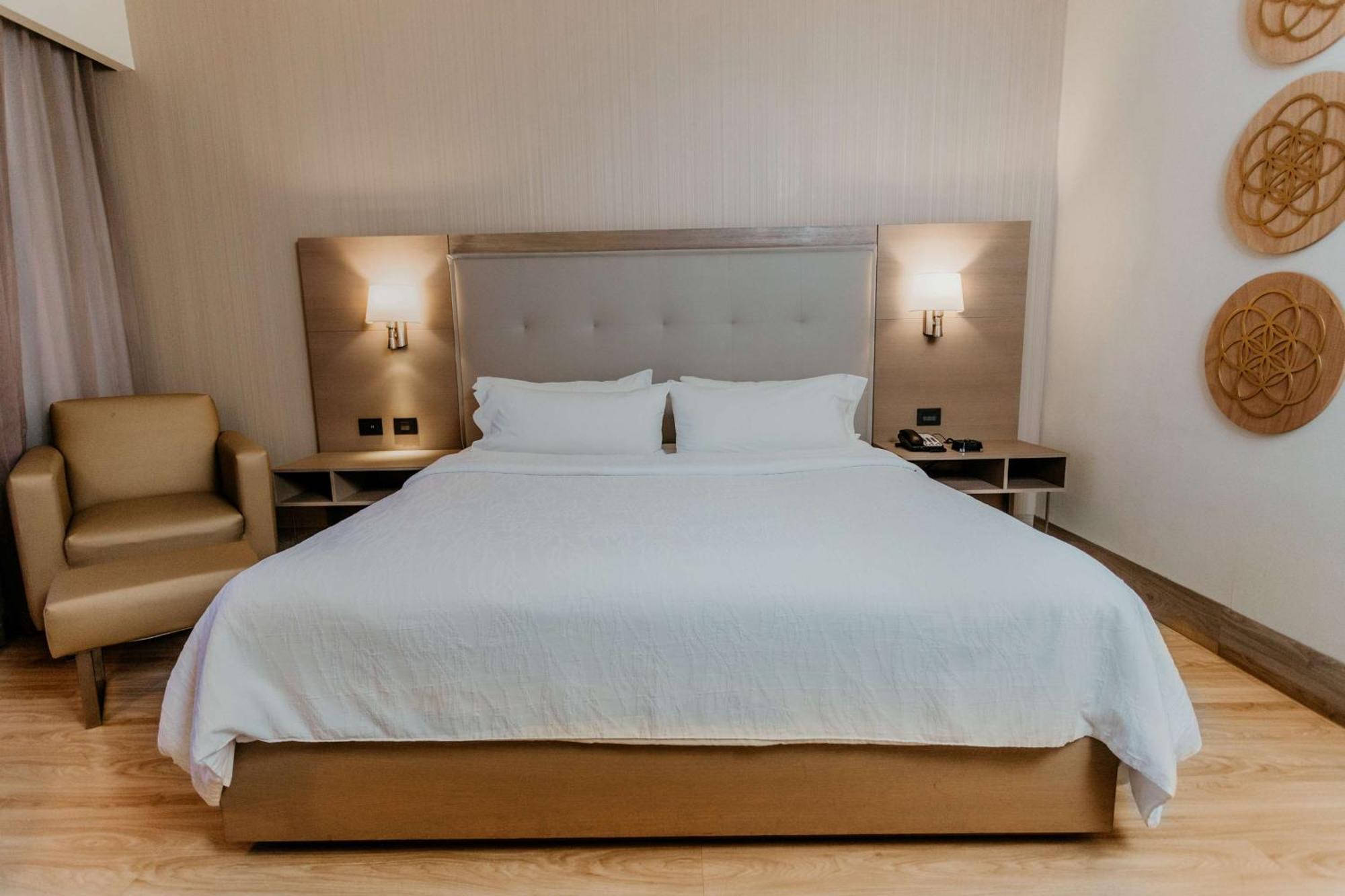Hilton Garden Inn Silao Aeropuerto Bajio ภายนอก รูปภาพ