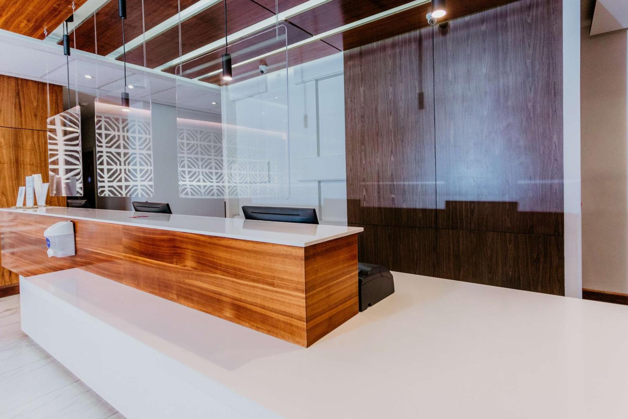 Hilton Garden Inn Silao Aeropuerto Bajio ภายนอก รูปภาพ