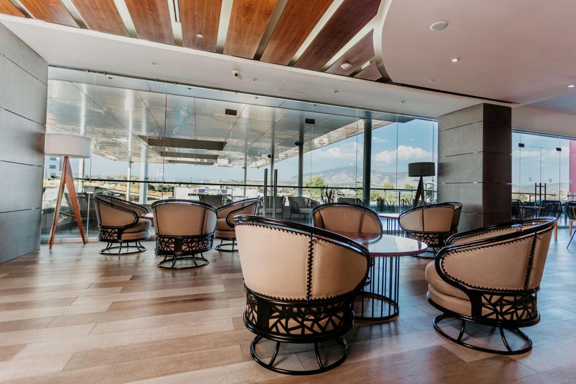Hilton Garden Inn Silao Aeropuerto Bajio ภายนอก รูปภาพ