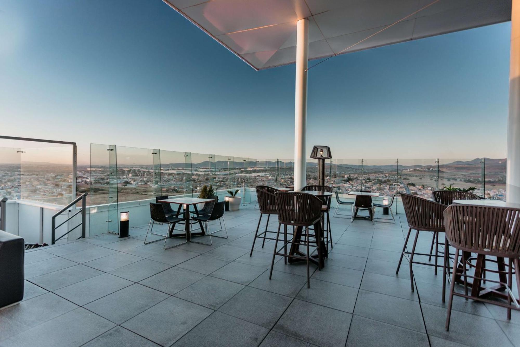 Hilton Garden Inn Silao Aeropuerto Bajio ภายนอก รูปภาพ